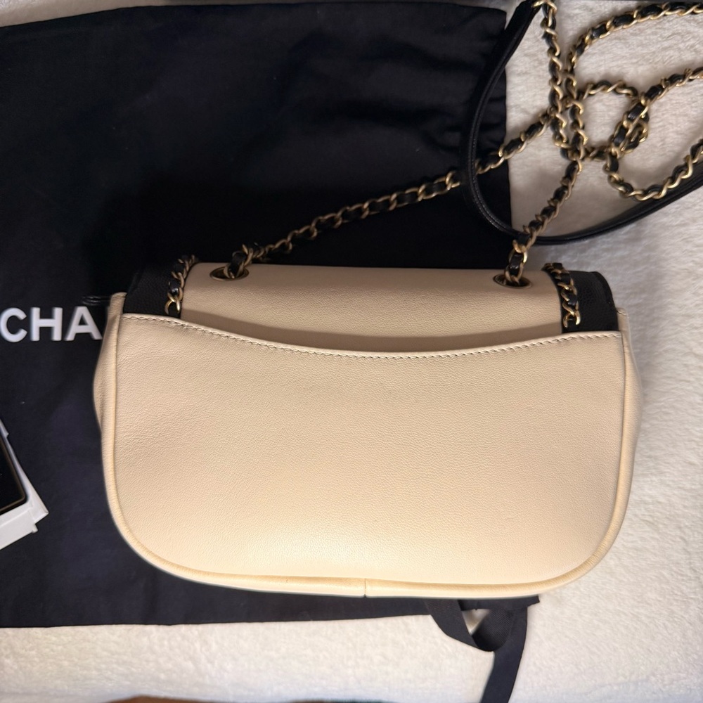 Chanel Lovely Chains Small Flap Bag Beige and Black - Picture 12 of 16